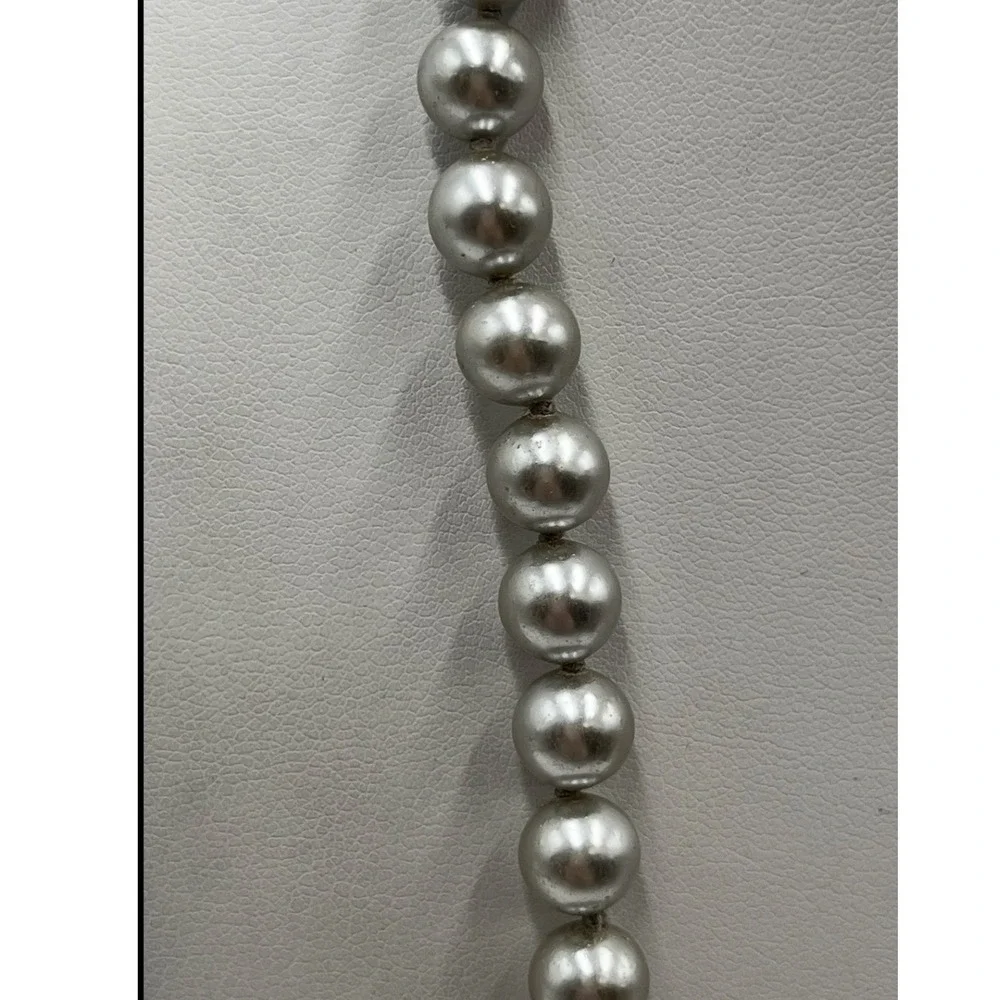 Marvella Vintage Light Gray Faux Glass Pearl Single Strand Classic‎ Necklace 23